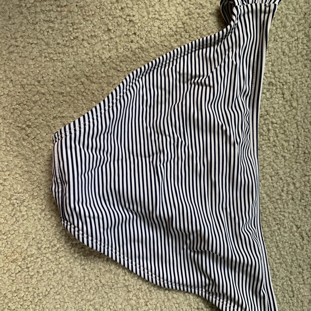 Striped bikini - Picture 2 of 5